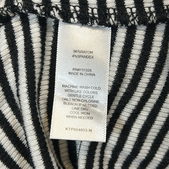 Socialite Scalloped V-Neck Micro Striped Soft Ribbed Knit Long Sleeve Blouse XS - Picture 5 of 6